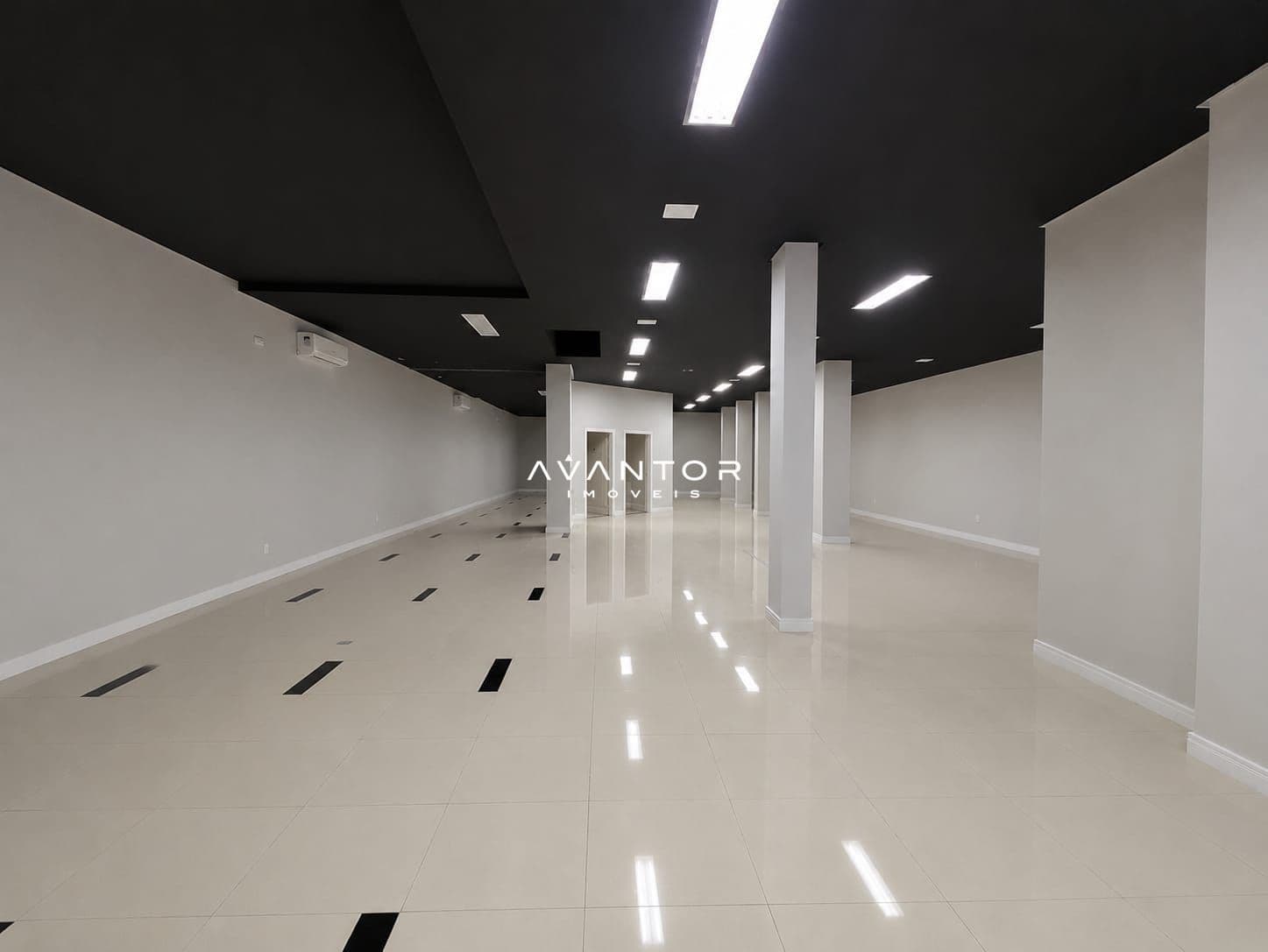 Loja com 3 salas à venda no Edifício Medianville, em Nossa Senhora Medianeira, Santa Maria/RS — foto 3 de 13