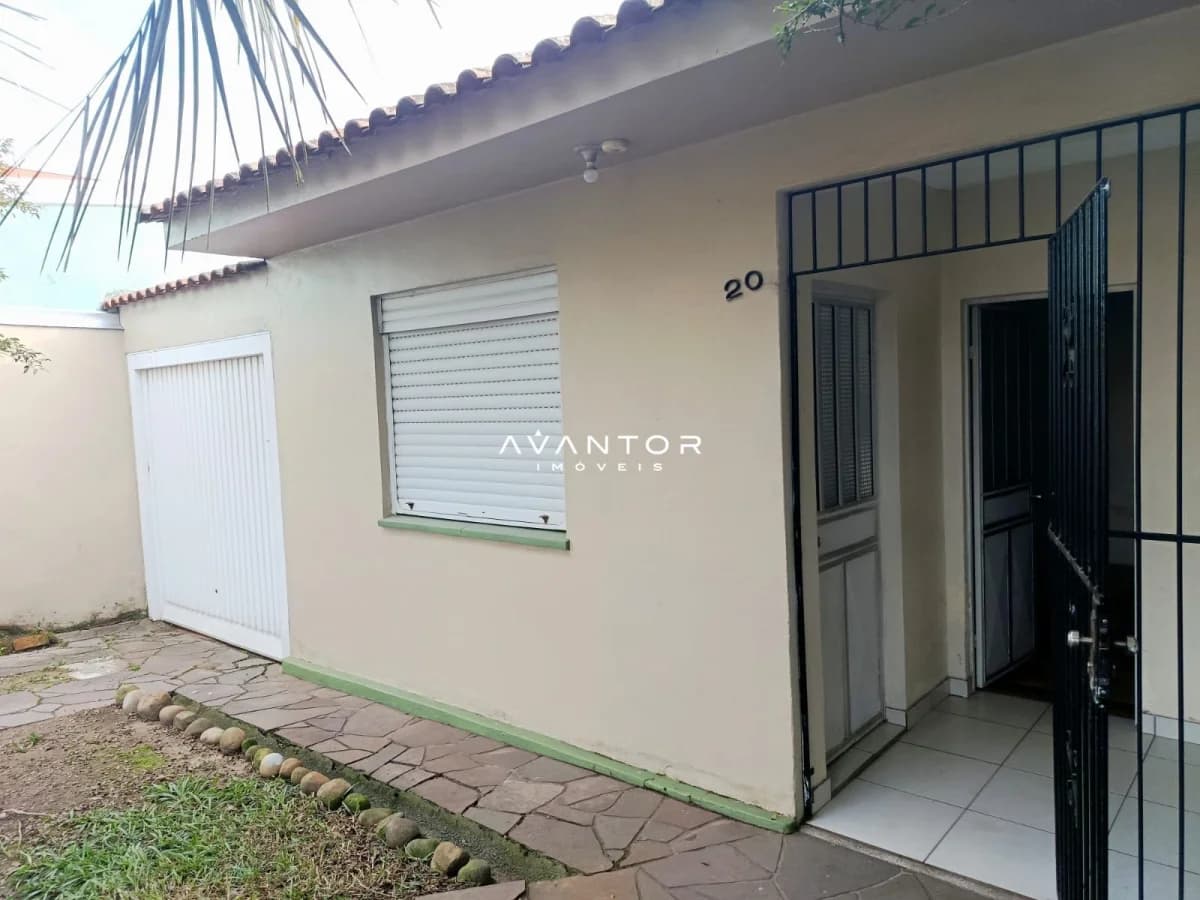 Fachada da casa com entrada — Casa com 4 quartos à venda em Carolina, Santa Maria/RS