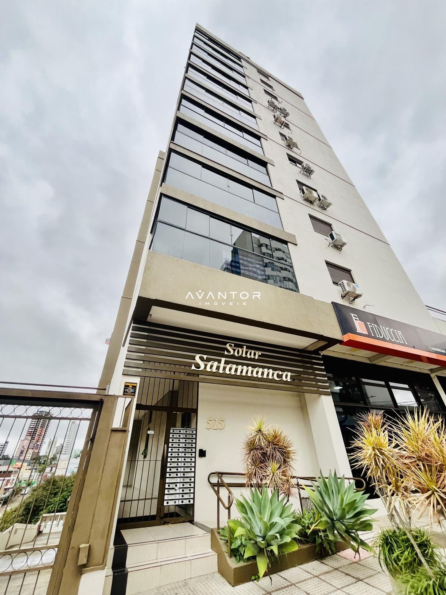 Fachada do prédio com sacadas — Apartamento com 2 quartos à venda no Residencial Solar Salamanca, em Centro, Santa Maria/RS