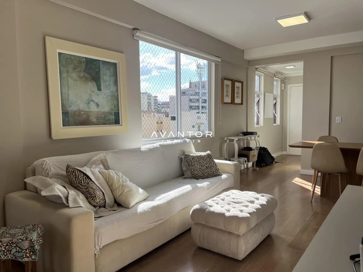 Sala de estar com sacada e vista da cidade — Apartamento com 2 quartos à venda em Bonfim, Santa Maria/RS
