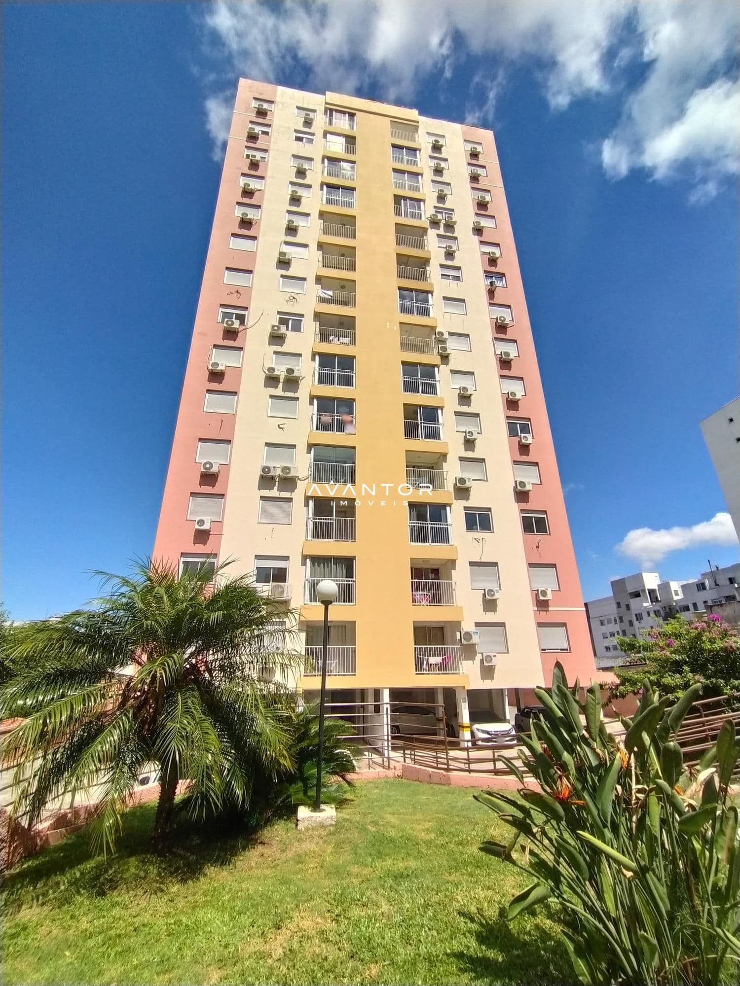 Fachada do prédio com sacadas — Apartamento com 3 quartos à venda no Residencial Center Garden, em Centro, Santa Maria/RS