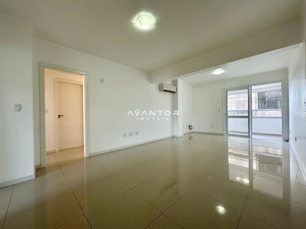 Sala com acesso à sacada — Apartamento com 3 quartos para alugar no Residencial Padova, em Menino Jesus, Santa Maria/RS