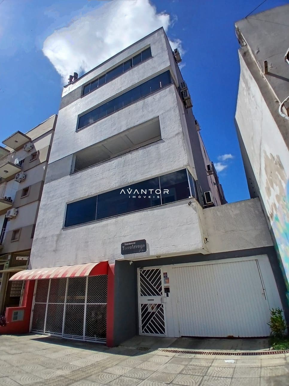 Fachada do prédio com sacada — Apartamento com 1 quarto para alugar no Residencial Torrelavega, em Bonfim, Santa Maria/RS