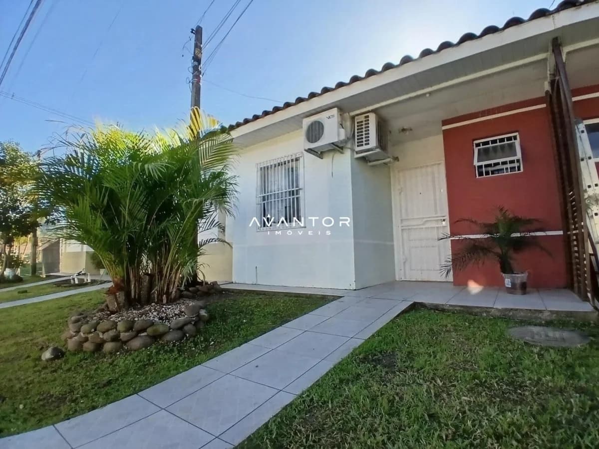 Fachada da casa com pátio — Casa com 2 quartos à venda no Condomínio Moradas Santa Maria, em Cerrito, Santa Maria/RS
