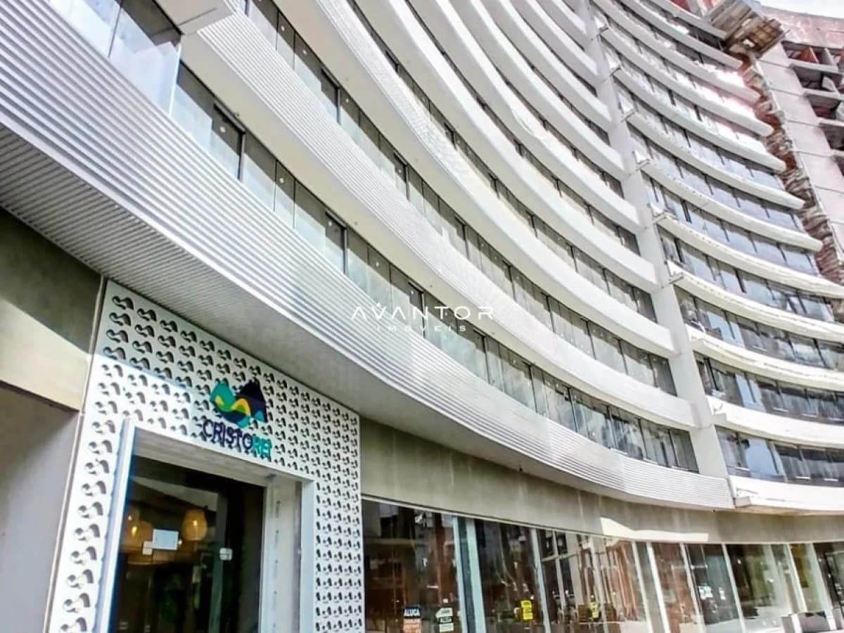 Fachada do prédio com sacadas — Apartamento com 2 quartos à venda no Residencial Cristo Rei, em Centro, Santa Maria/RS