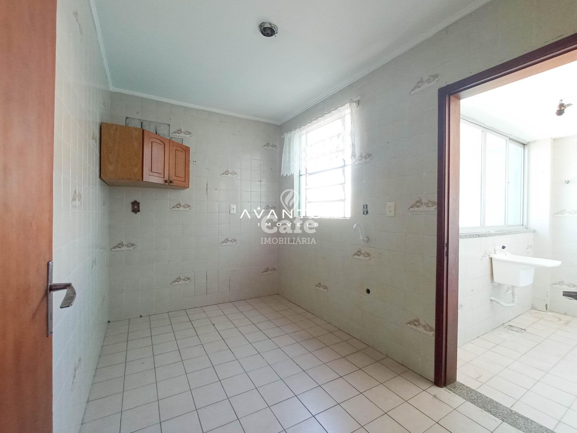 Apartamento 2 dormitórios, sala de estar, cozinha, área de serviço, banheiro social, sacad — Apartamento com 2 quartos à venda em Nossa Senhora de Fátima, Santa Maria/RS