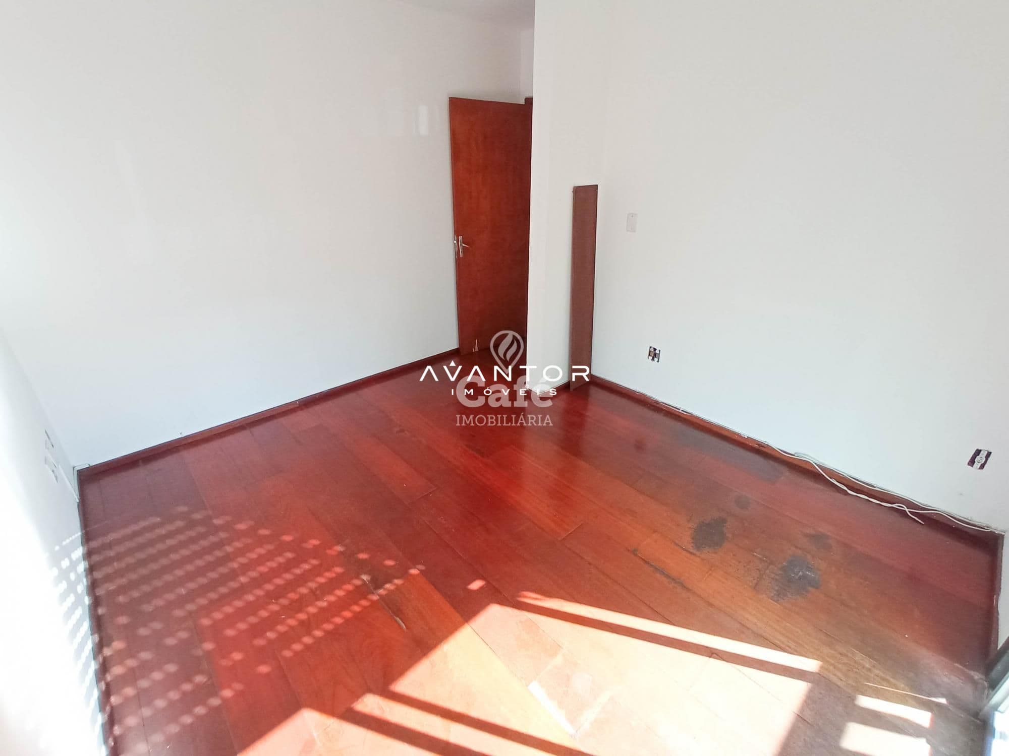 Apartamento 2 dormitórios, sala de estar, cozinha, área de serviço, banheiro social, sacad — Apartamento com 2 quartos à venda em Nossa Senhora de Fátima, Santa Maria/RS