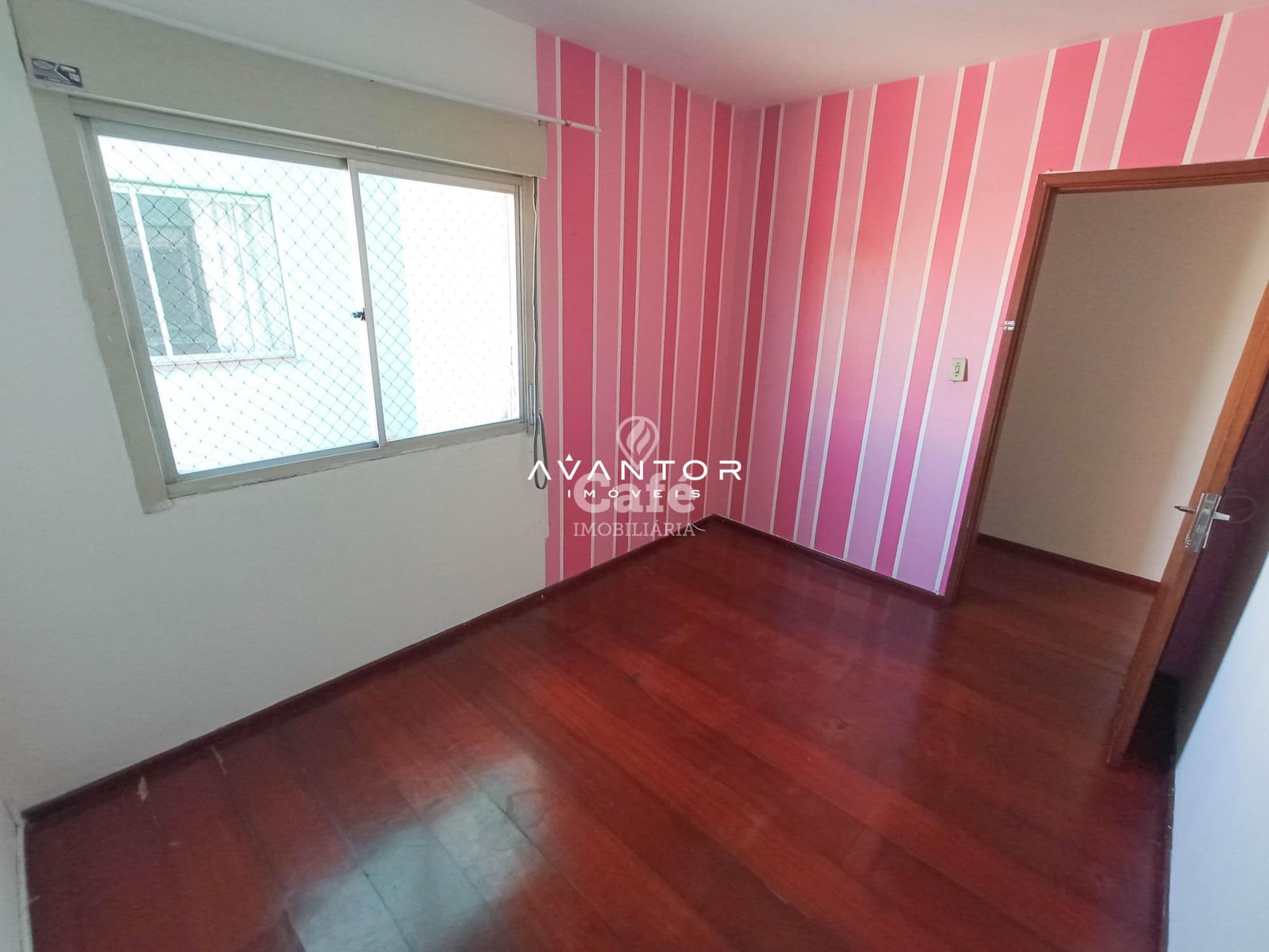 Apartamento 2 dormitórios, sala de estar, cozinha, área de serviço, banheiro social, sacad — Apartamento com 2 quartos à venda em Nossa Senhora de Fátima, Santa Maria/RS