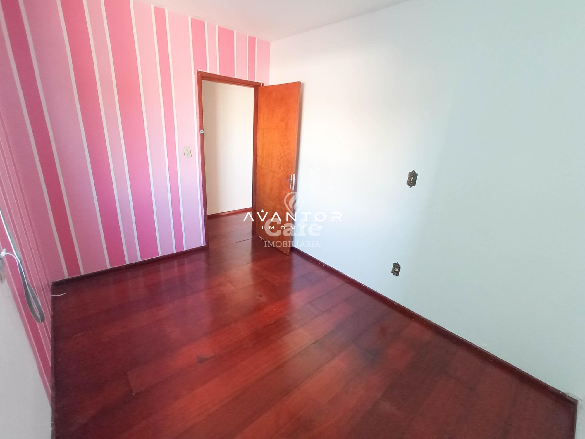 Apartamento 2 dormitórios, sala de estar, cozinha, área de serviço, banheiro social, sacad — Apartamento com 2 quartos à venda em Nossa Senhora de Fátima, Santa Maria/RS