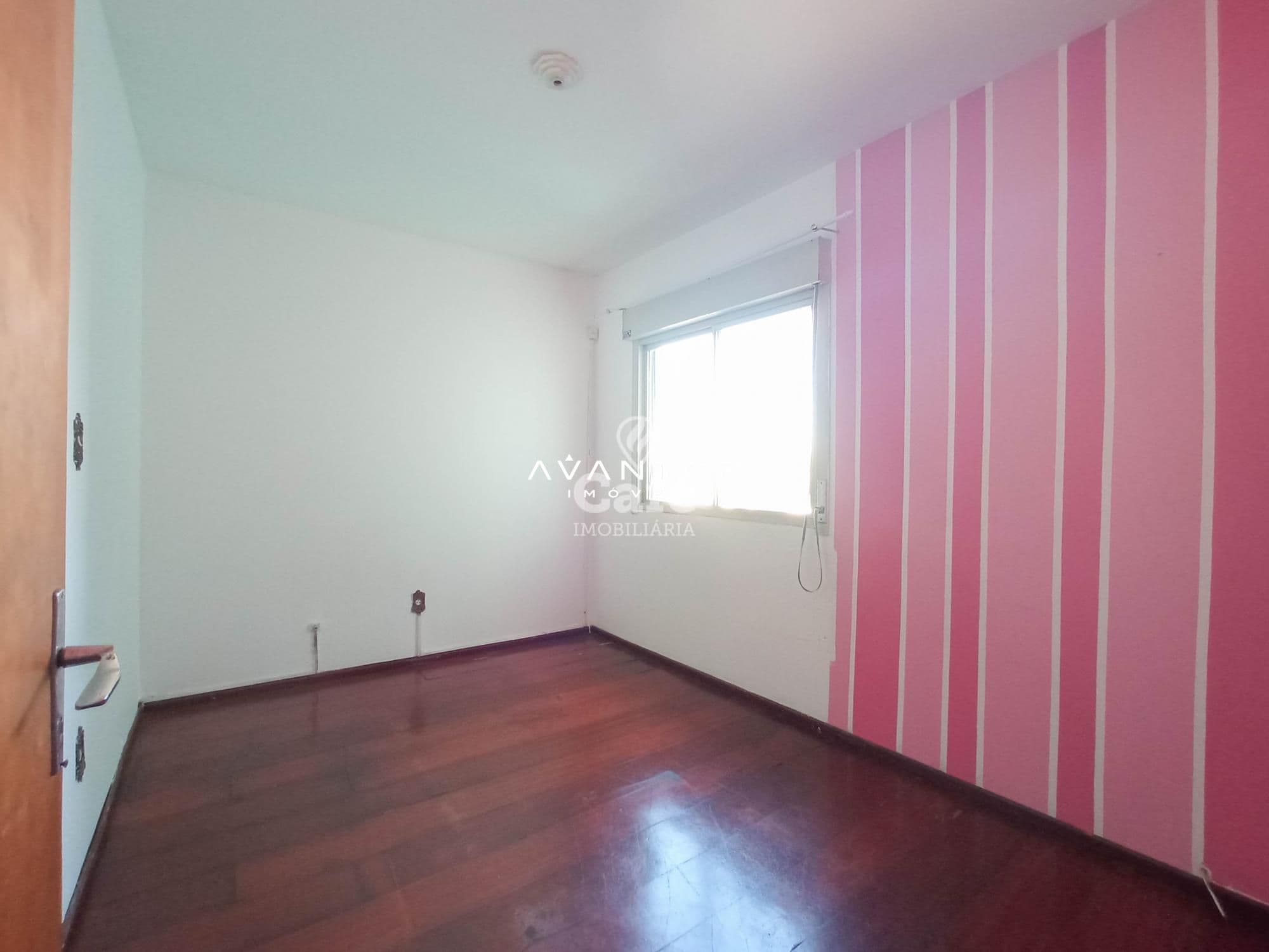 Apartamento 2 dormitórios, sala de estar, cozinha, área de serviço, banheiro social, sacad — Apartamento com 2 quartos à venda em Nossa Senhora de Fátima, Santa Maria/RS