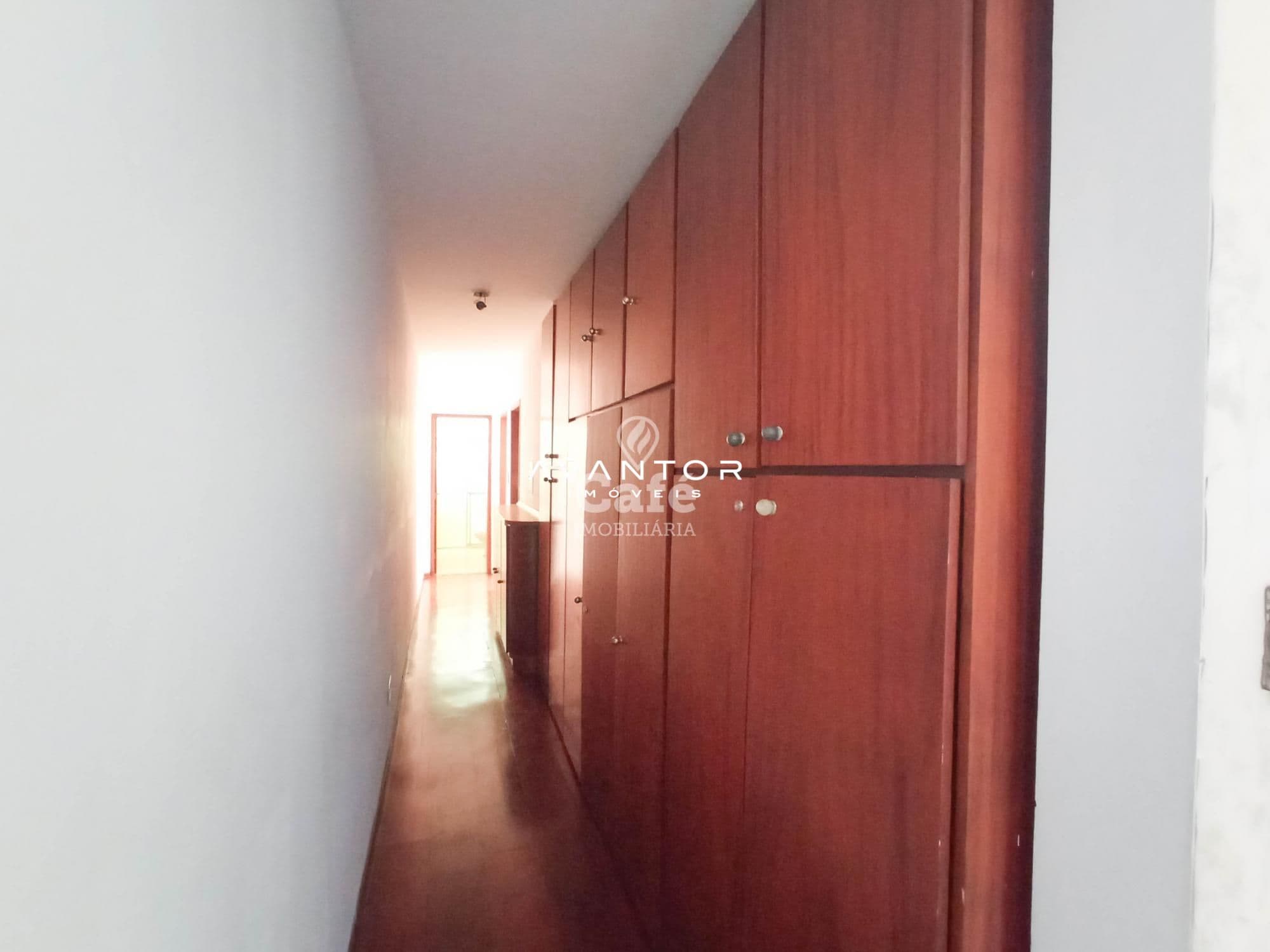 Apartamento 2 dormitórios, sala de estar, cozinha, área de serviço, banheiro social, sacad — Apartamento com 2 quartos à venda em Nossa Senhora de Fátima, Santa Maria/RS