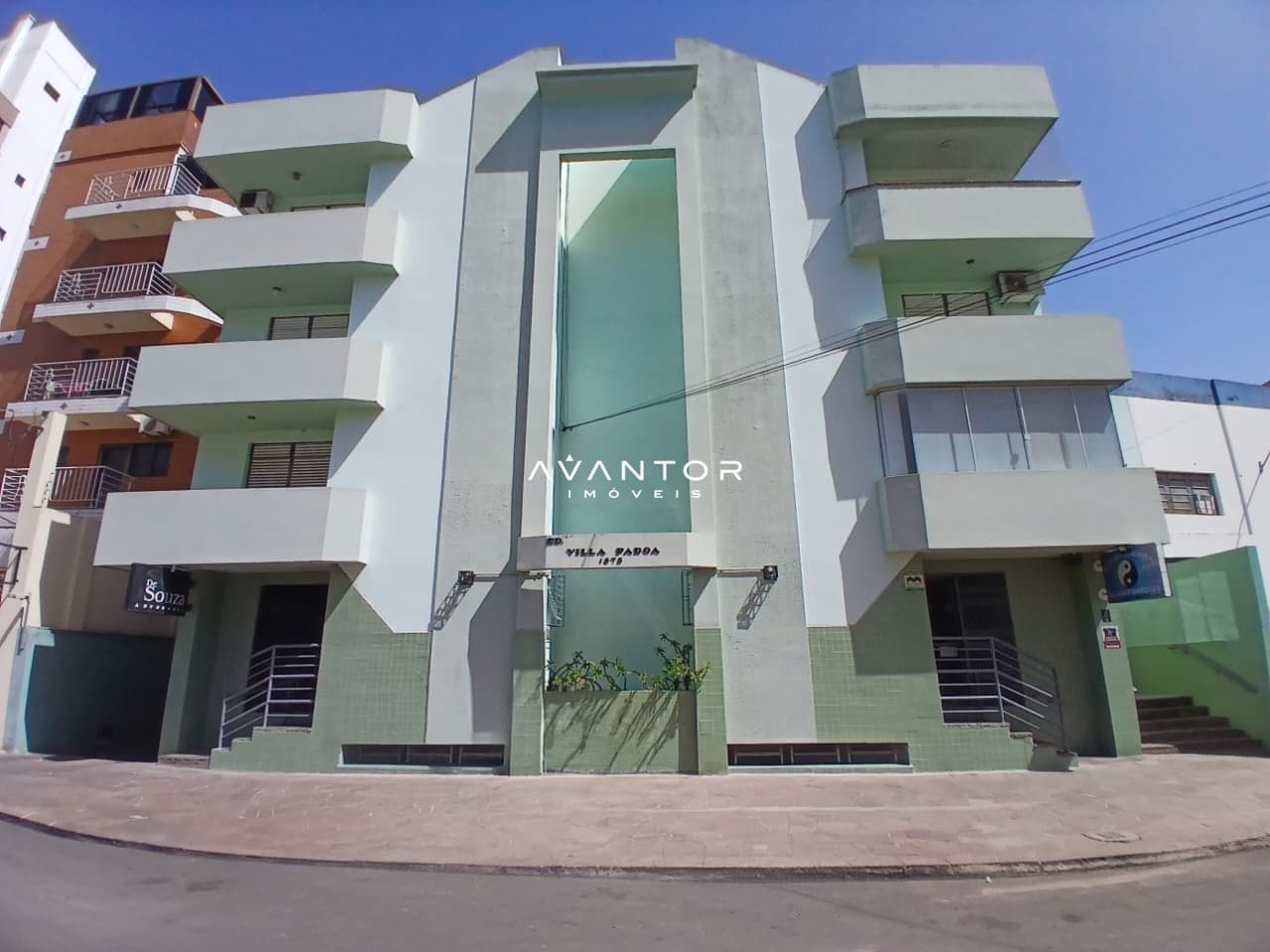 Fachada do prédio com sacadas — Apartamento com 3 quartos para alugar no Edifício Villa Padoa, em Centro, Santa Maria/RS