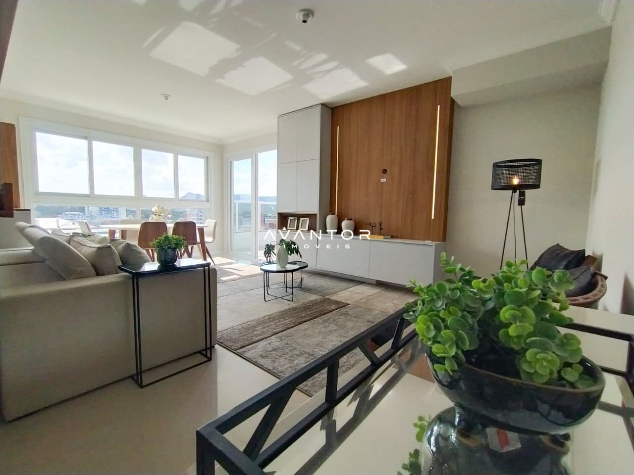 Sala de estar integrada com vista para a cidade — Cobertura com 3 quartos à venda em Camobi, Santa Maria/RS