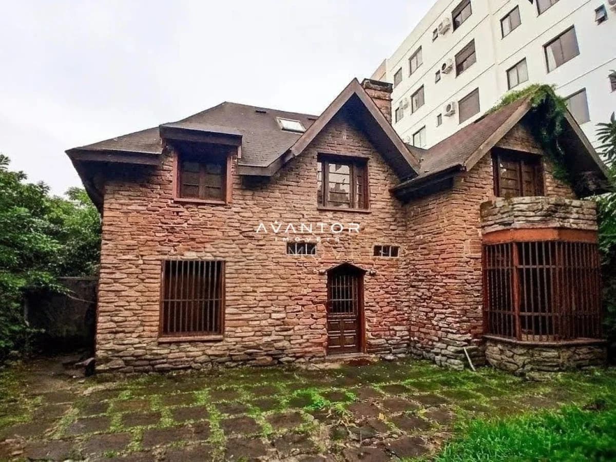 Fachada da casa em alvenaria de tijolos — Casa com 3 quartos para alugar em Centro, Santa Maria/RS