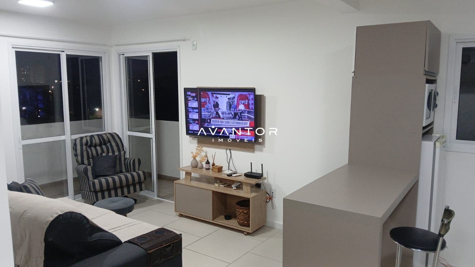 Sala de estar com sacada — Apartamento com 1 quarto para alugar no Edifício Tempus, em Camobi, Santa Maria/RS