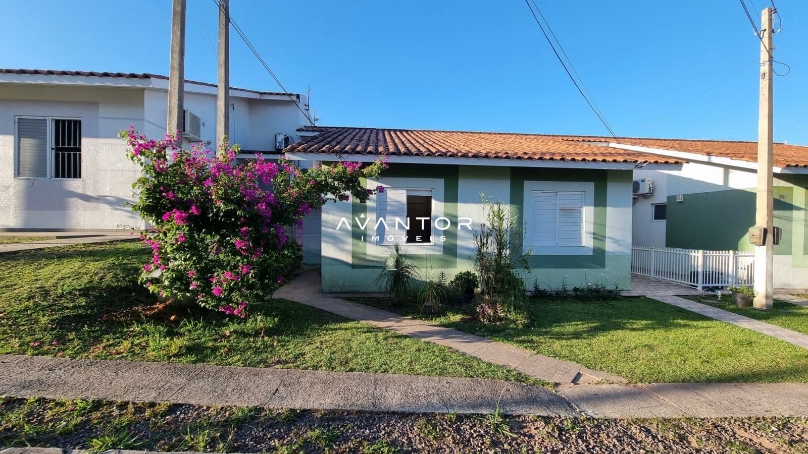 Fachada da casa com jardim frontal — Casa com 3 quartos à venda no Residencial Moradas Clube, em Cerrito, Santa Maria/RS