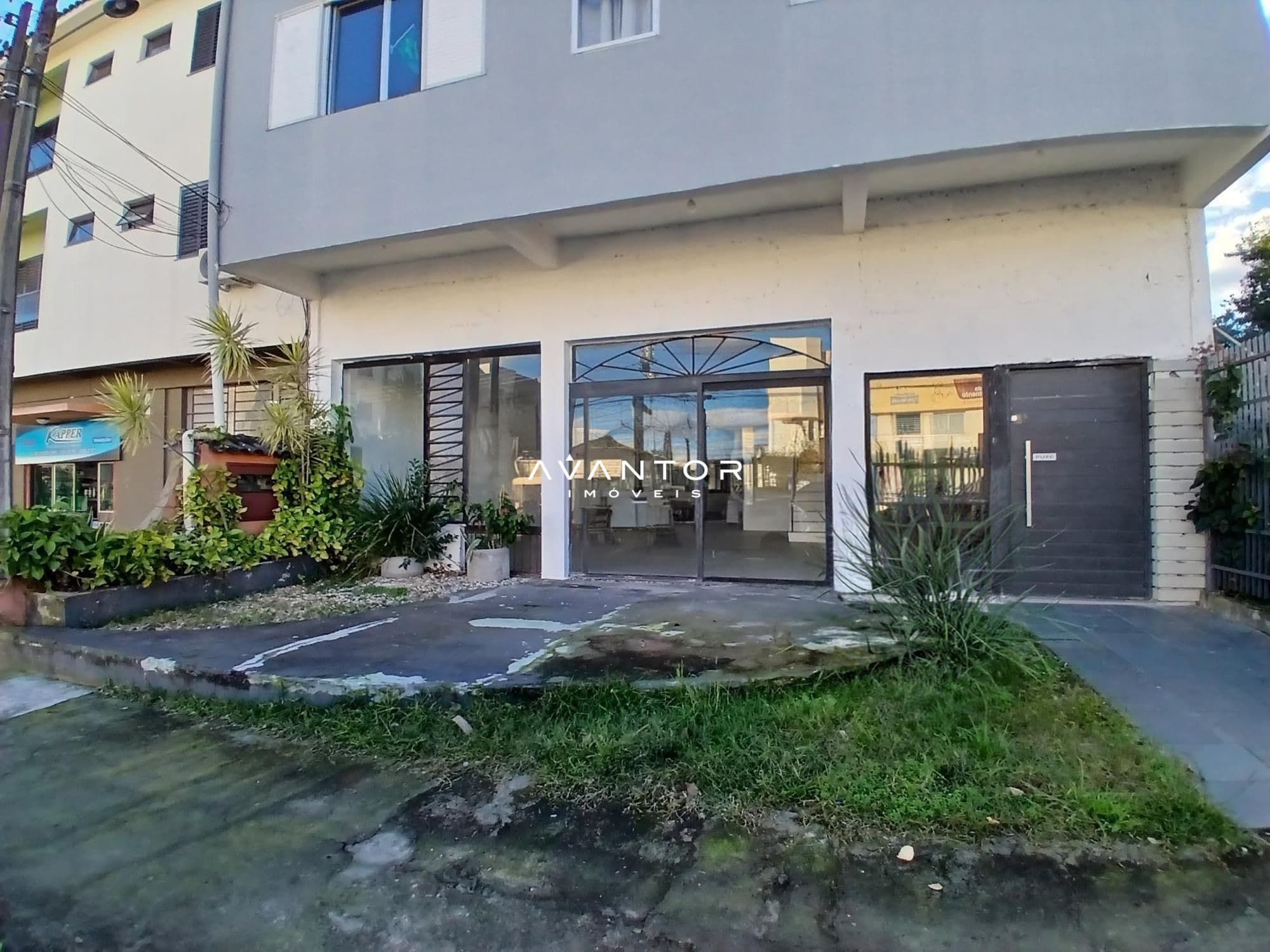 Fachada do imóvel com entrada frontal — Loja com 1 sala para alugar em Duque de Caxias, Santa Maria/RS