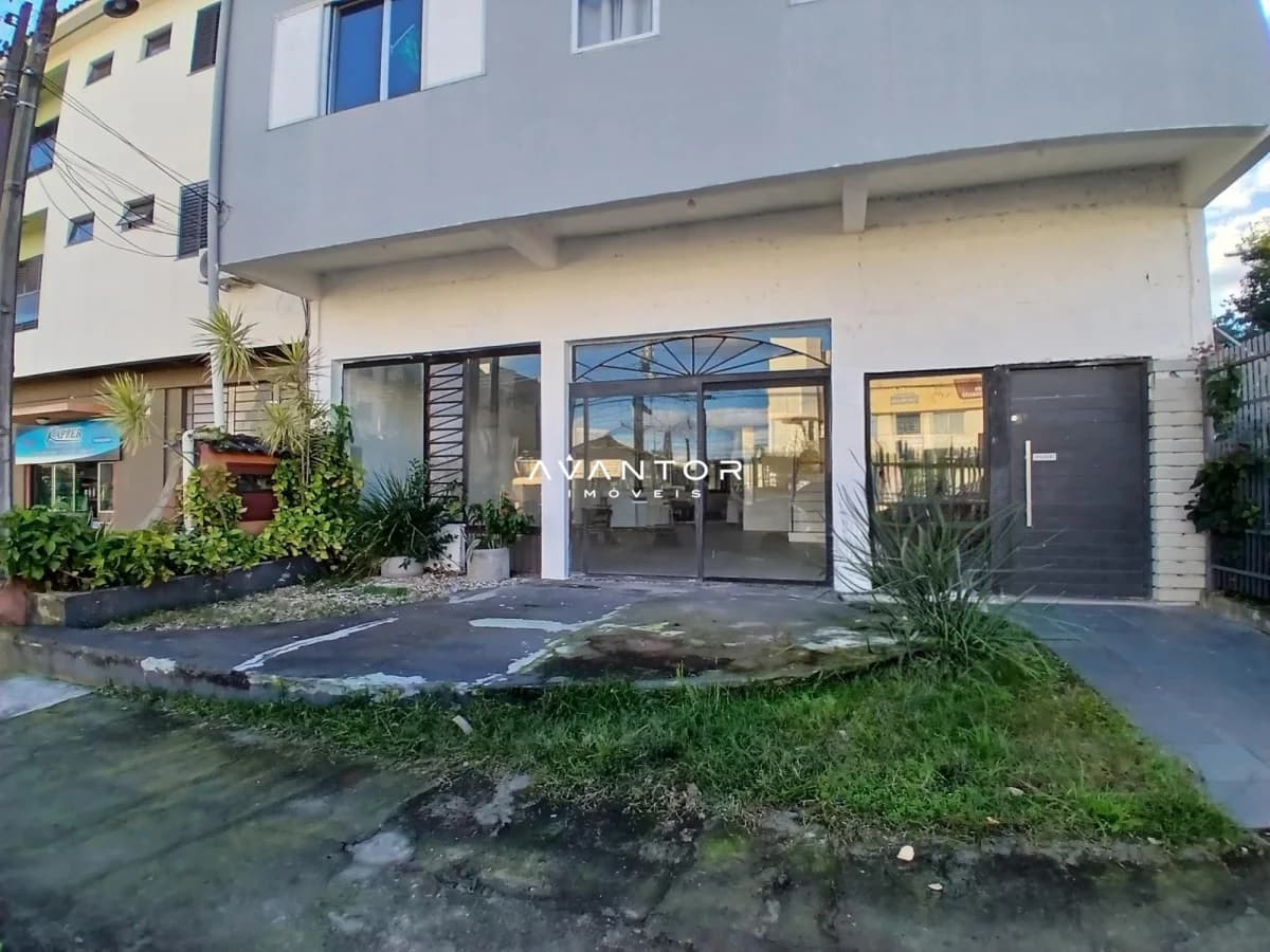 Fachada do imóvel com entrada frontal — Loja com 1 sala para alugar em Duque de Caxias, Santa Maria/RS