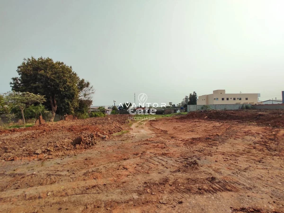 Excelente terreno de esquina plano para quem procura construir, medindo 23x30m - Fácil ace — Terreno à venda em Tomazetti, Santa Maria/RS