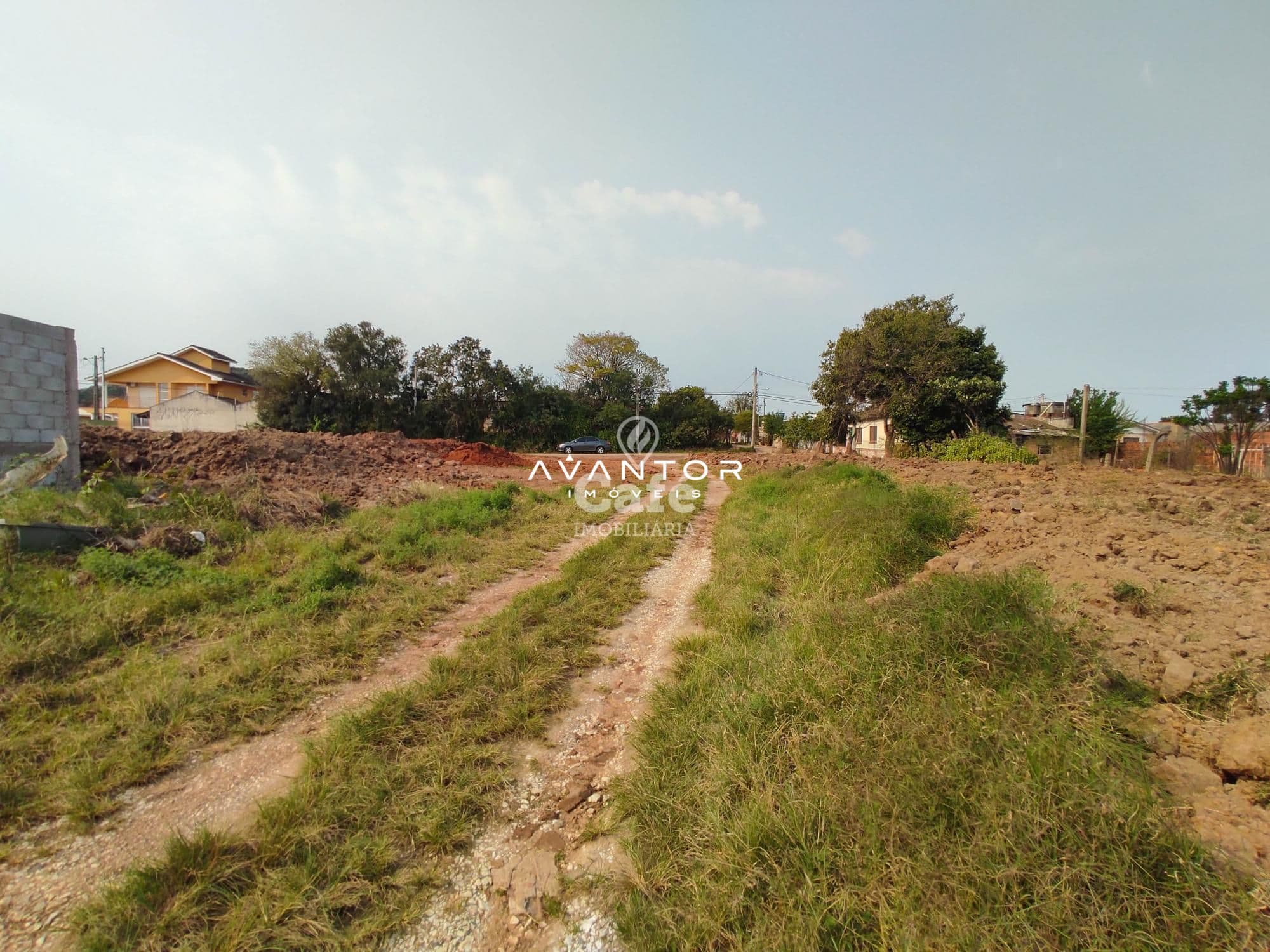 Excelente terreno de esquina plano para quem procura construir, medindo 23x30m - Fácil ace — Terreno à venda em Tomazetti, Santa Maria/RS