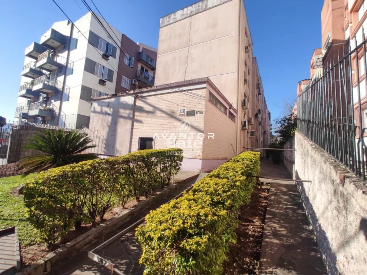 Fachada do prédio com área externa — Apartamento com 2 quartos à venda em Nossa Senhora de Fátima, Santa Maria/RS