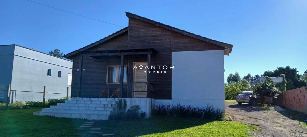 Fachada da casa com sacada — Chácara com 1 quarto à venda em Etelvina, Itaara/RS
