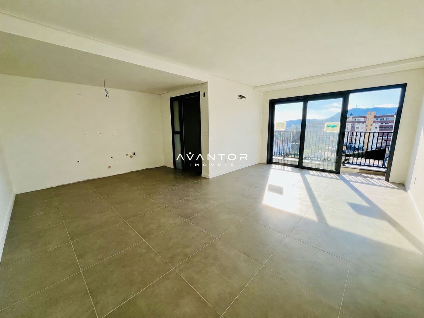 Sala de estar com sacada e vista para a cidade — Apartamento com 3 quartos à venda em Bonfim, Santa Maria/RS