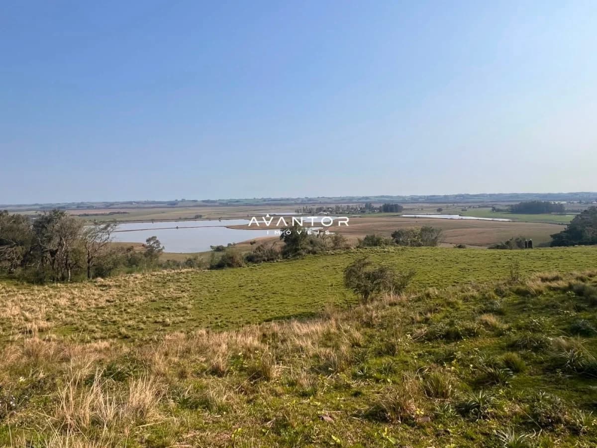 Vista do terreno com paisagem rural — Chácara à venda em Nenhum, Santa Maria/RS