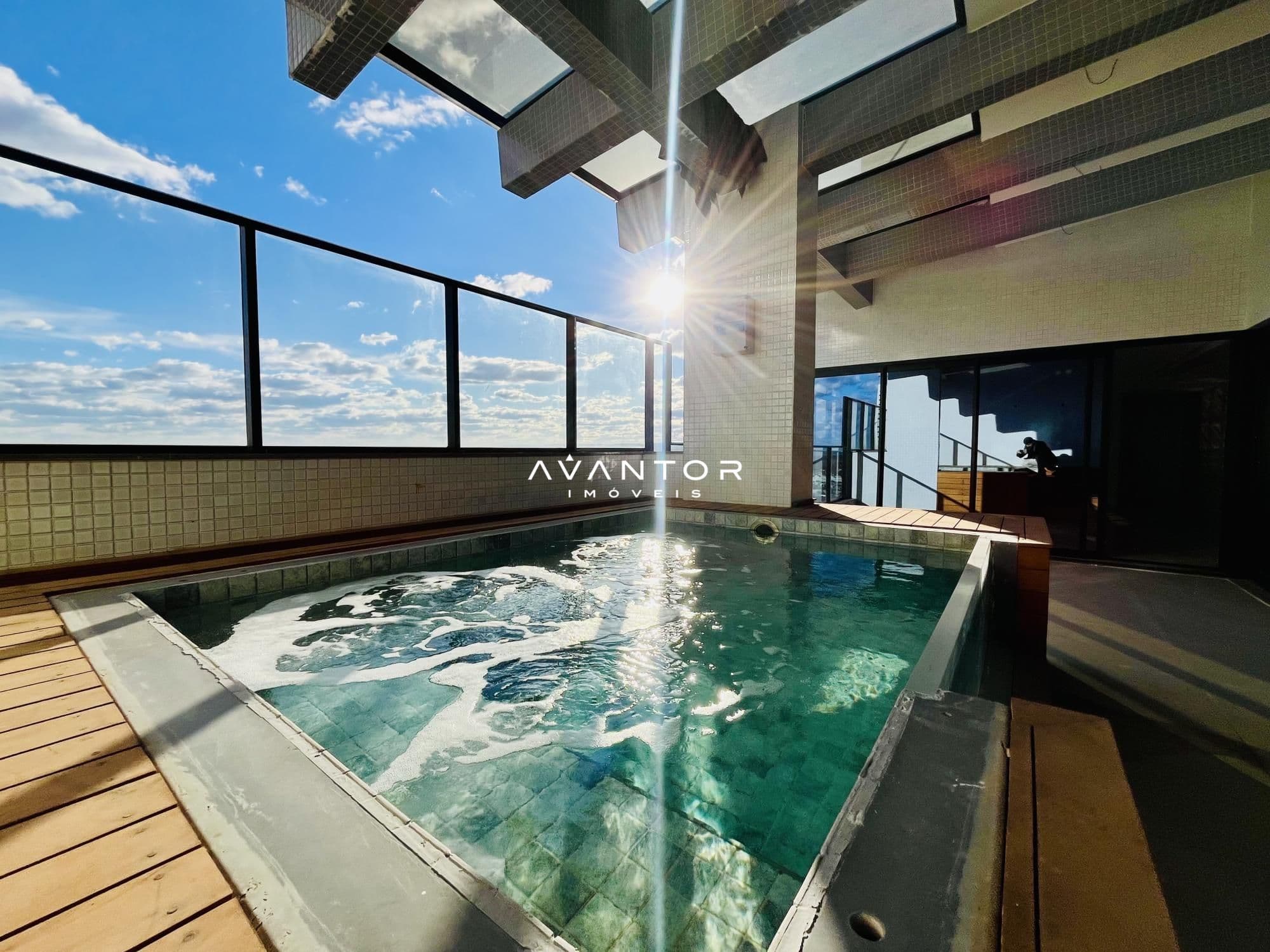 Piscina interna com vista panorâmica — Cobertura com 5 quartos à venda em Nossa Senhora Medianeira, Santa Maria/RS