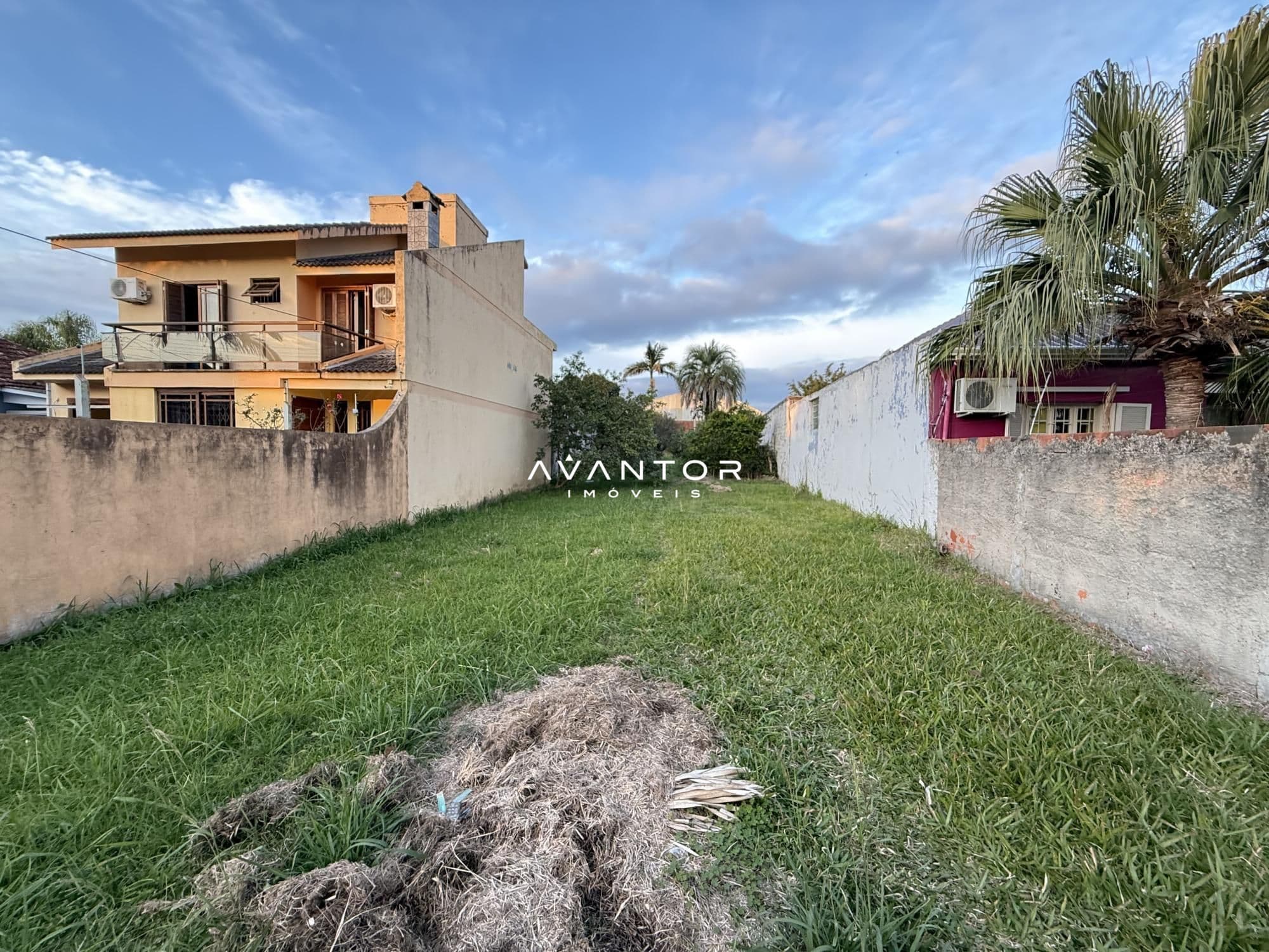 Terreno com vista para edificações — Terreno à venda em Passo D'Areia, Santa Maria/RS
