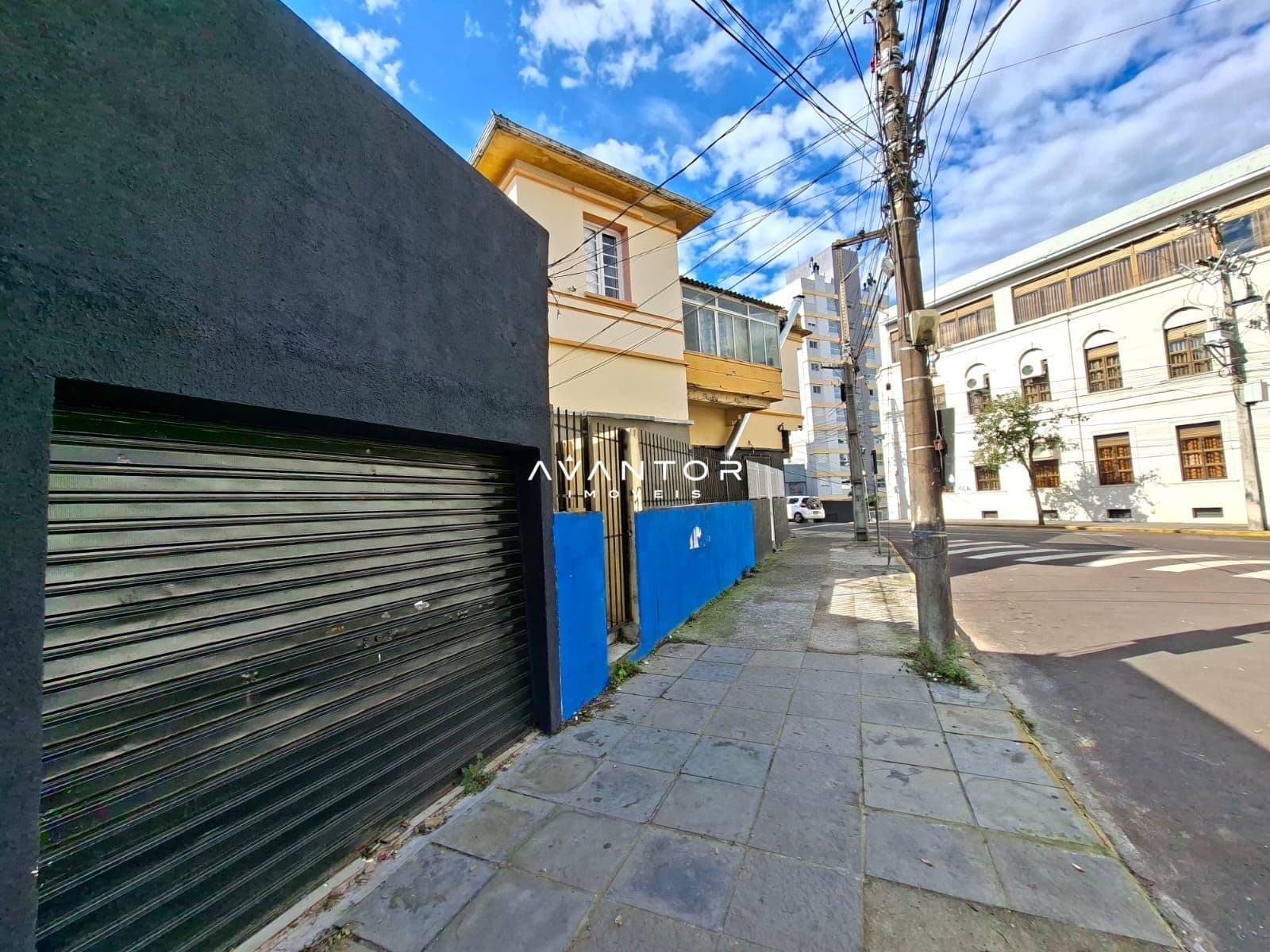 Fachada da casa com garagem — Sala Comercial com 1 sala à venda em Nossa Senhora do Rosário, Santa Maria/RS