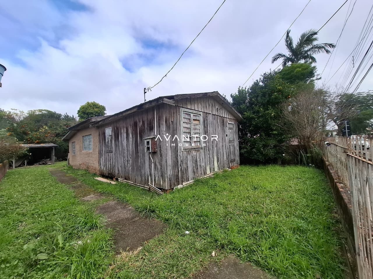 Fachada da casa com terreno — Terreno à venda em Camobi, Santa Maria/RS