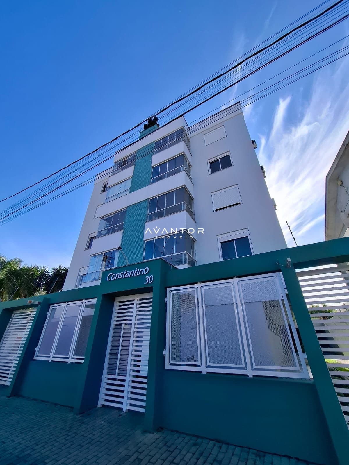 Fachada do prédio com sacadas — Apartamento com 1 quarto à venda no Residencial Constantino, em Camobi, Santa Maria/RS
