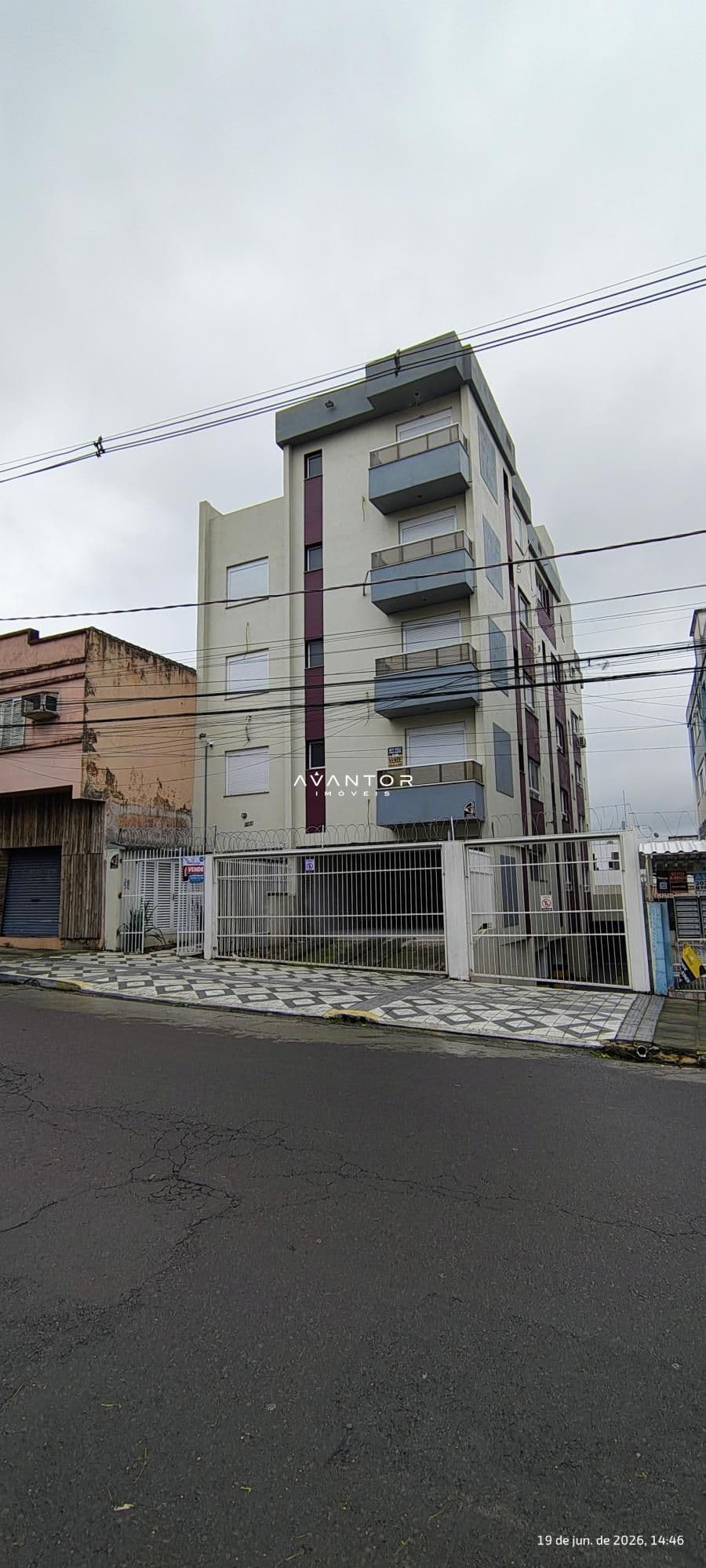 Fachada do prédio com sacadas — Apartamento com 2 quartos à venda no Residencial Divano, em Centro, Santa Maria/RS