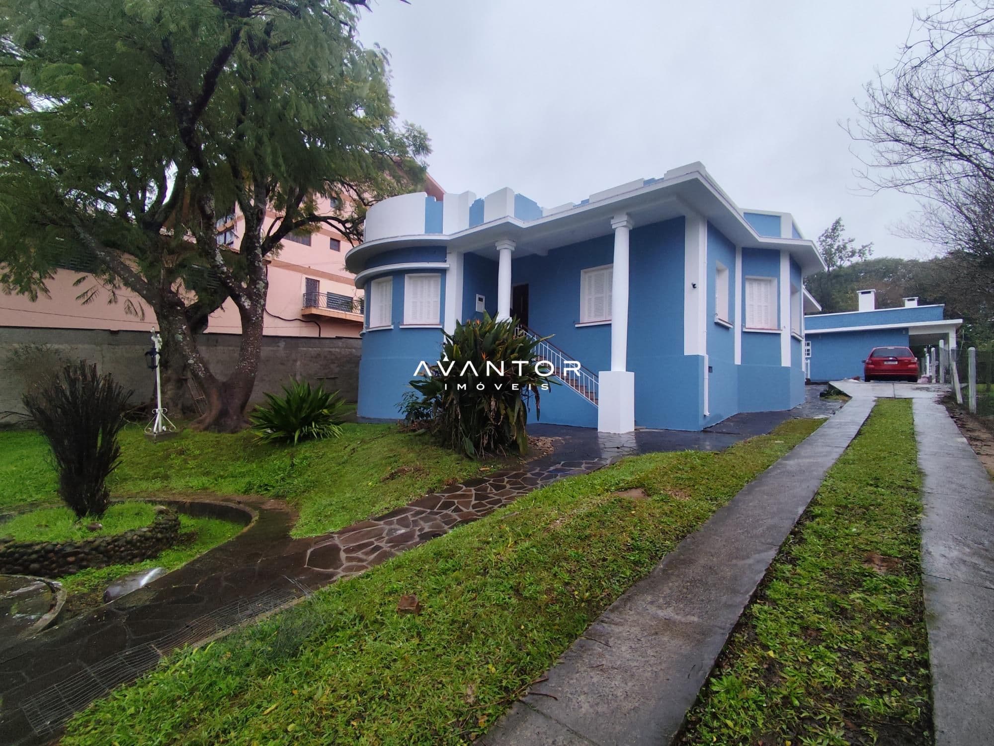 Fachada da casa com garagem — Casa Comercial com 16 salas para alugar em Camobi, Santa Maria/RS