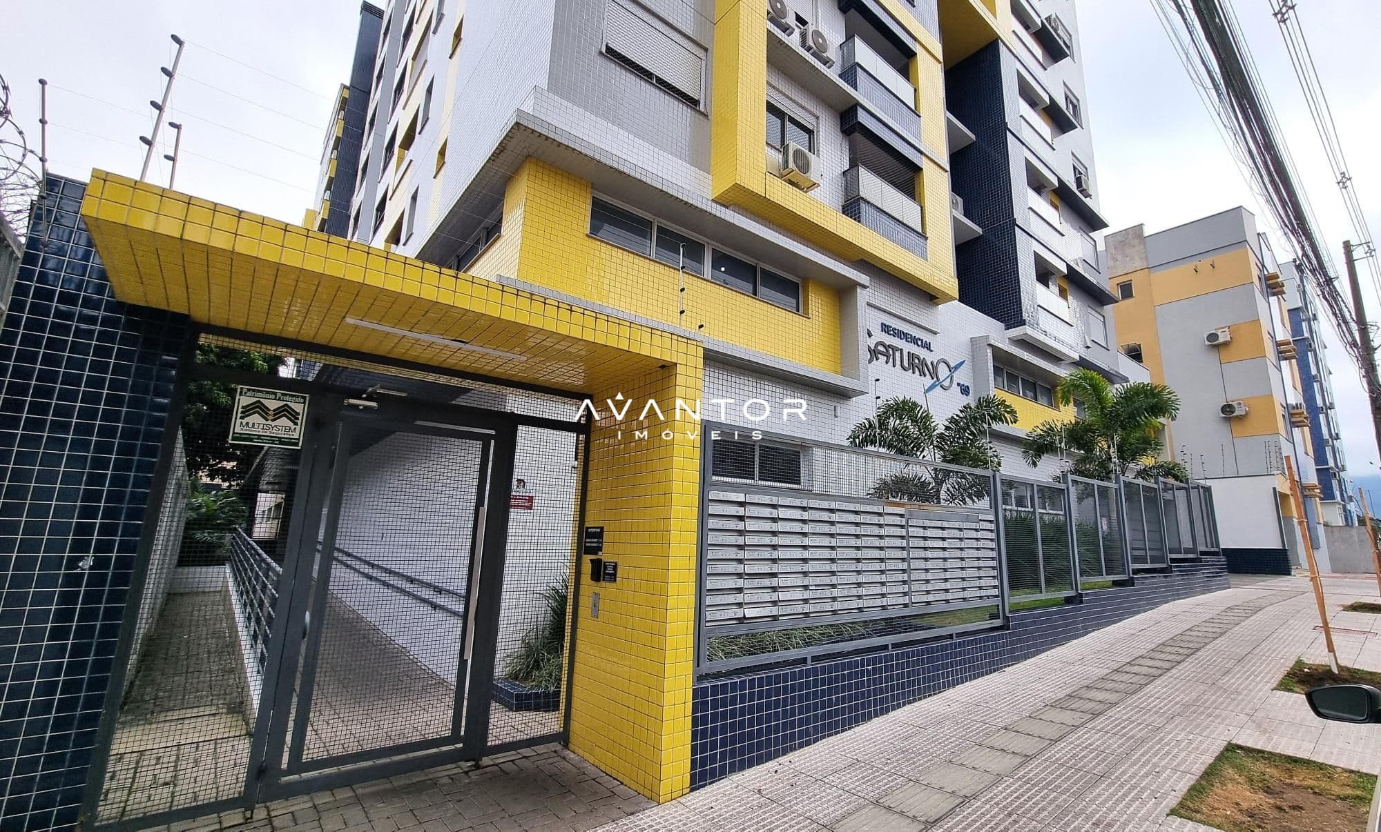 Fachada do prédio com garagem — Apartamento com 1 quarto à venda em Nossa Senhora de Fátima, Santa Maria/RS