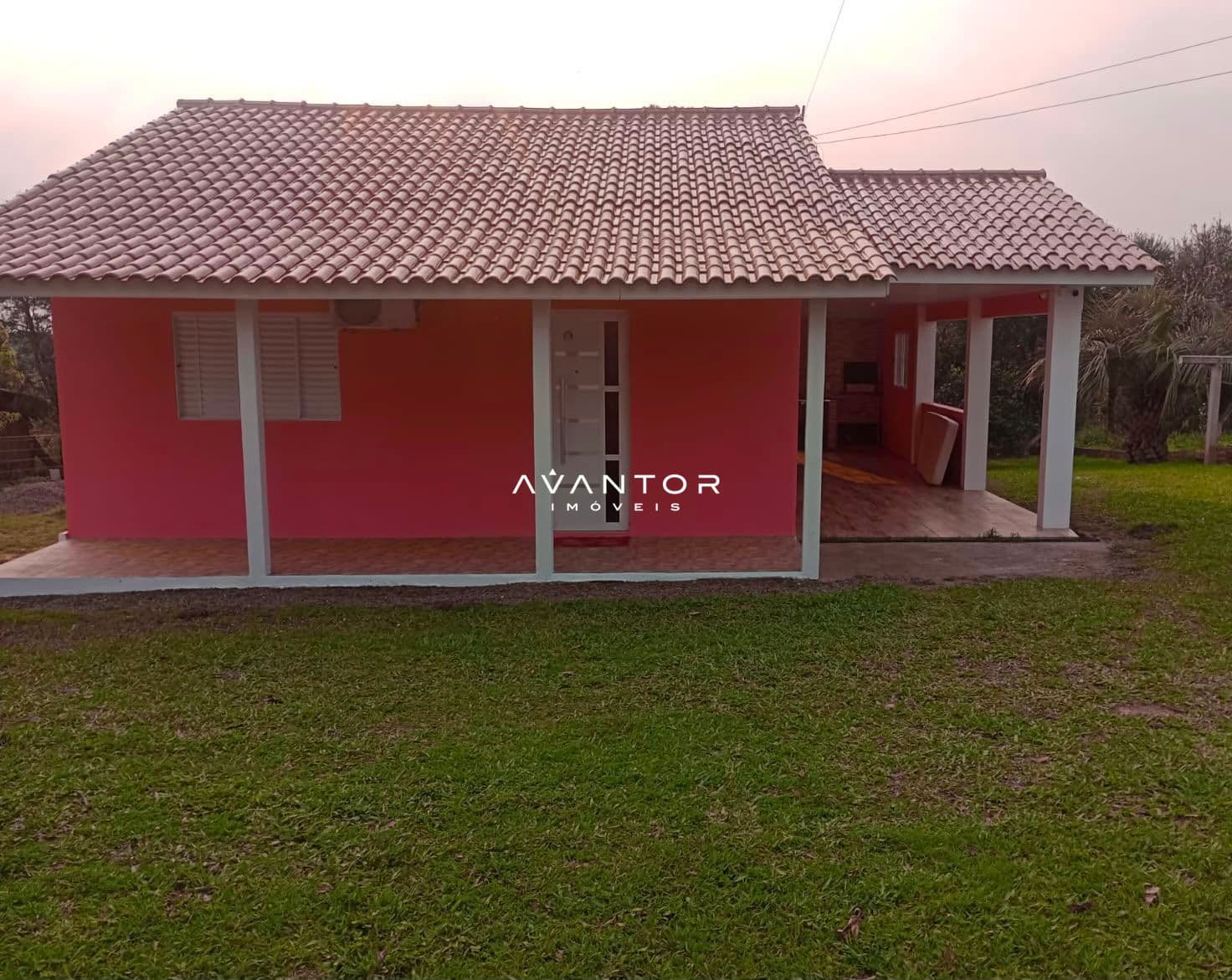 Fachada da casa com varanda — Casa com 2 quartos à venda em Centro, Itaara/RS