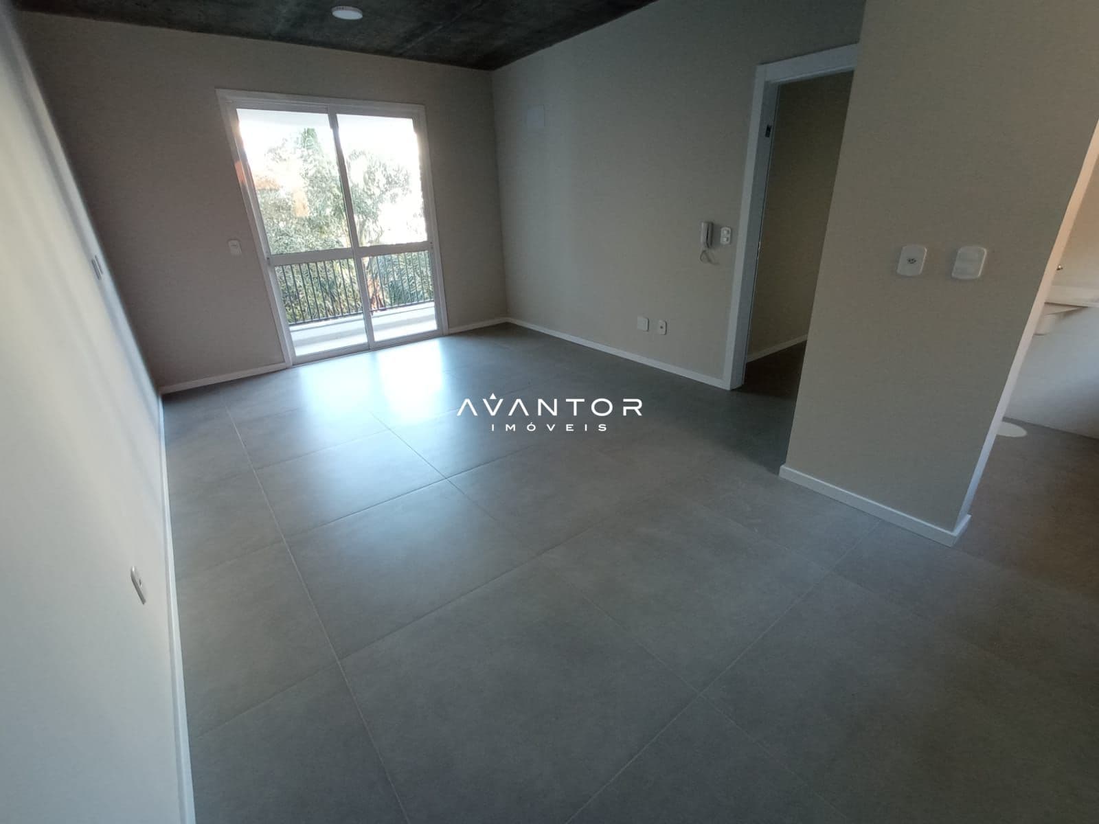 Sala de estar com sacada — Apartamento com 1 quarto para alugar no Residencial Regato, em Centro, Santa Maria/RS