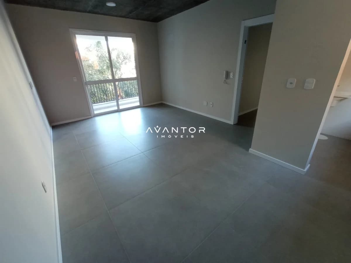 Sala de estar com sacada — Apartamento com 1 quarto para alugar no Residencial Regato, em Centro, Santa Maria/RS
