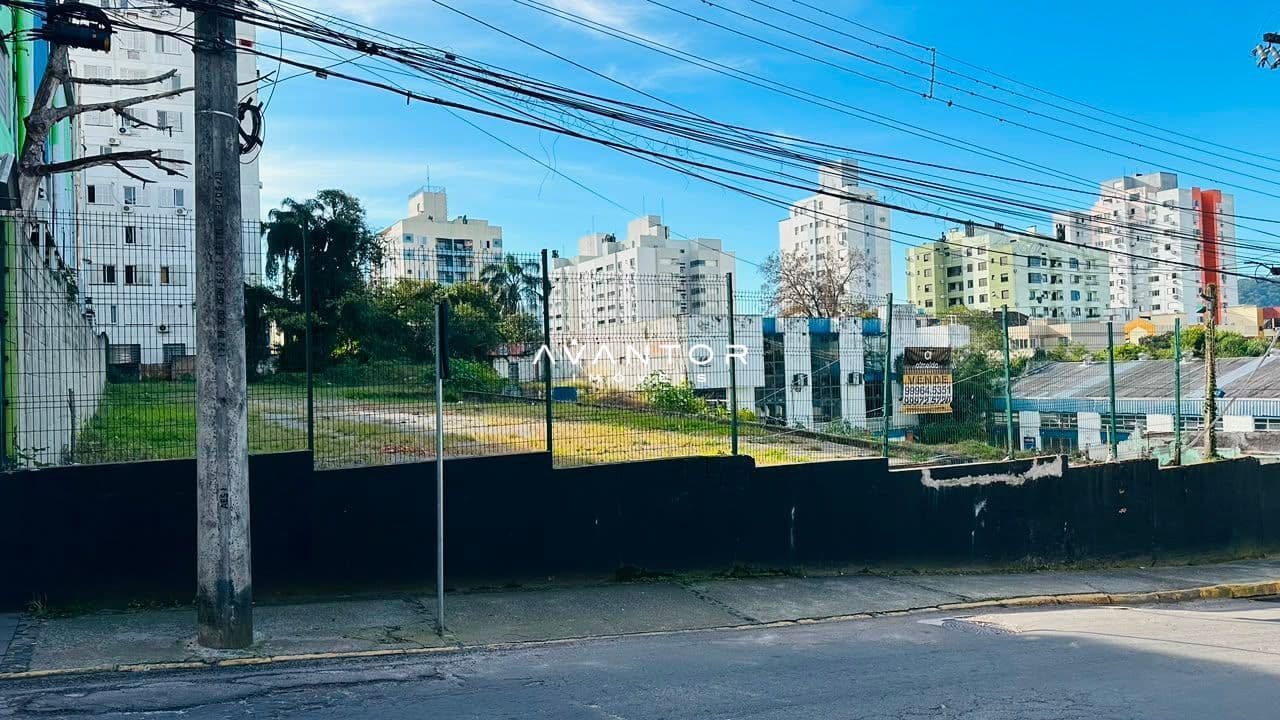 Terreno com vista para rua — Terreno à venda em Centro, Santa Maria/RS