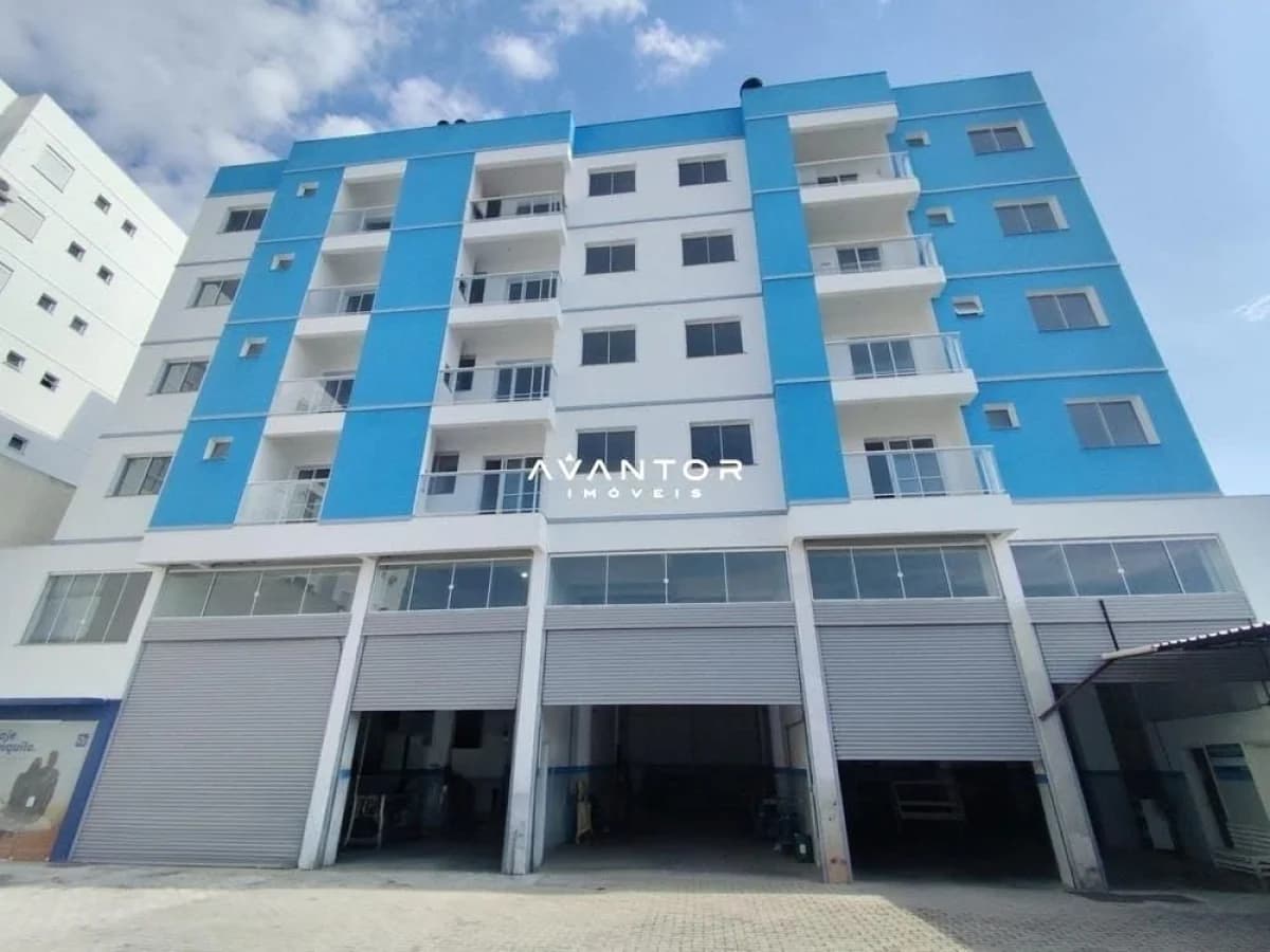 Fachada do prédio com sacadas — Apartamento com 2 quartos para alugar no Residencial Vô Nelci, em Camobi, Santa Maria/RS