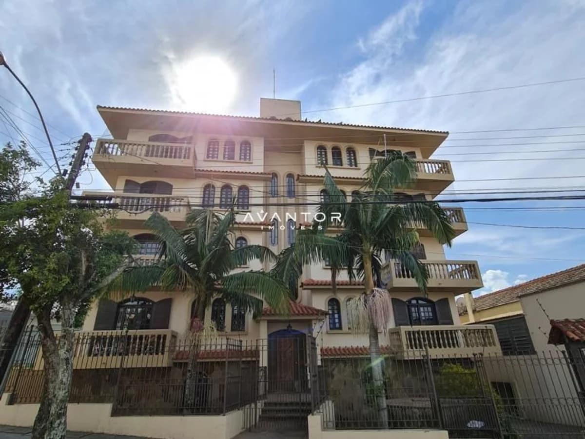 Fachada da casa com sacadas — Apartamento com 3 quartos à venda em Nossa Senhora das Dores, Santa Maria/RS