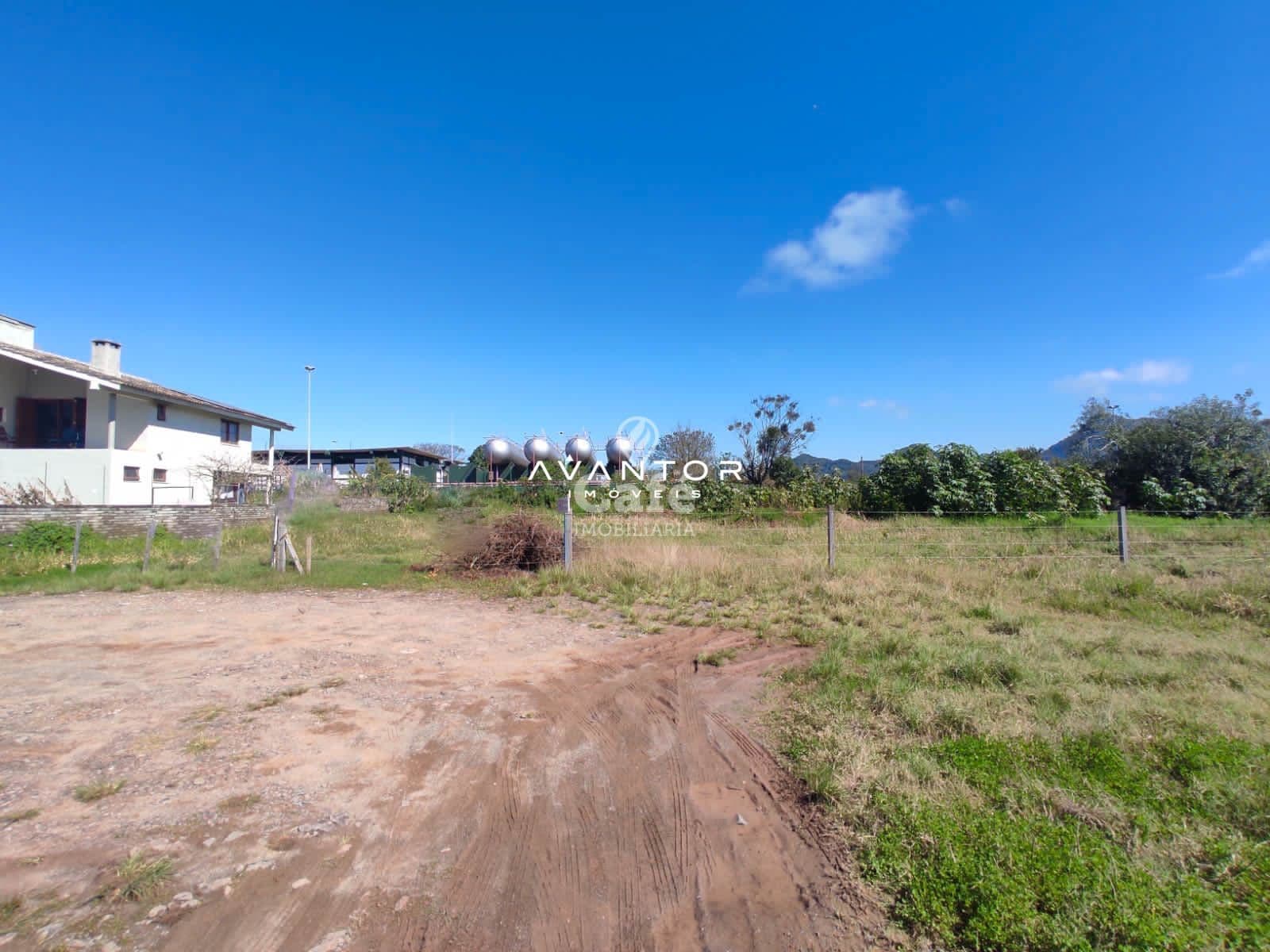 Amplo terreno com 768 m² de área em ótima localização em Pé de Plátano — Terreno à venda em Pé de Plátano, Santa Maria/RS