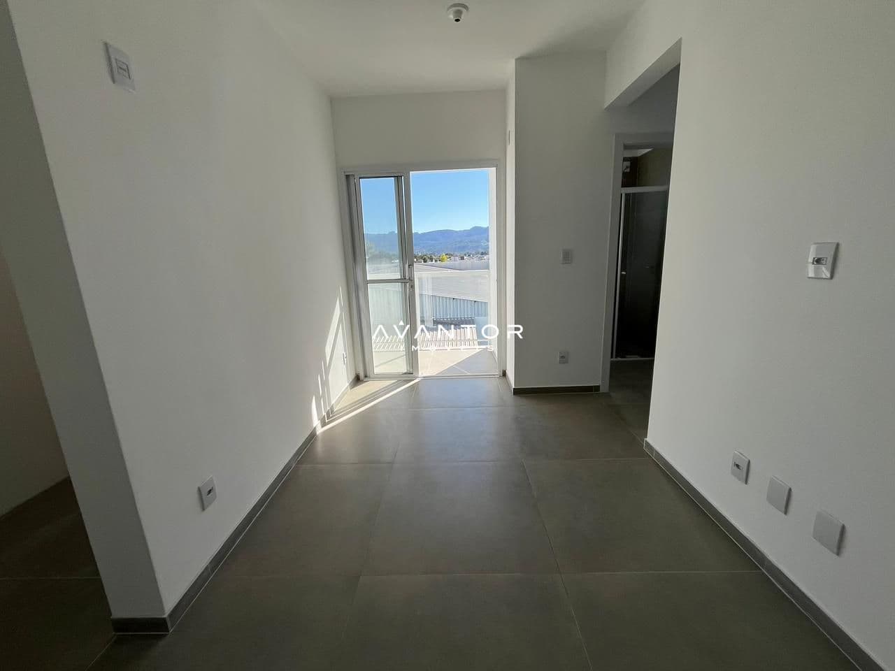 Apartamento com 2 quartos para alugar no Residencial Vô Nelci, em Camobi, Santa Maria/RS — foto 2 de 7