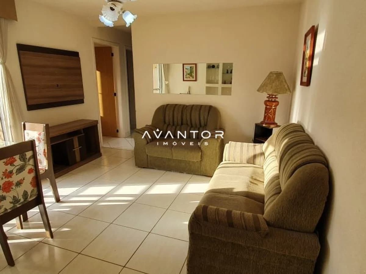 Sala de estar com sofá e poltrona — Apartamento com 3 quartos à venda em Nossa Senhora Medianeira, Santa Maria/RS