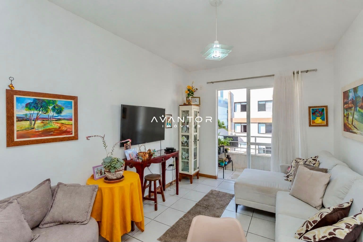 Sala de estar com sacada — Apartamento com 2 quartos à venda em Nossa Senhora de Fátima, Santa Maria/RS