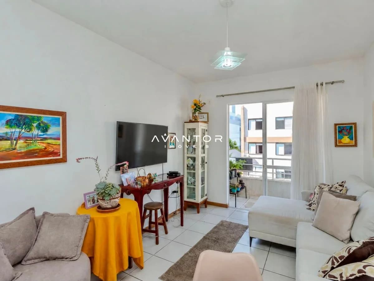 Sala de estar com sacada — Apartamento com 2 quartos à venda em Nossa Senhora de Fátima, Santa Maria/RS