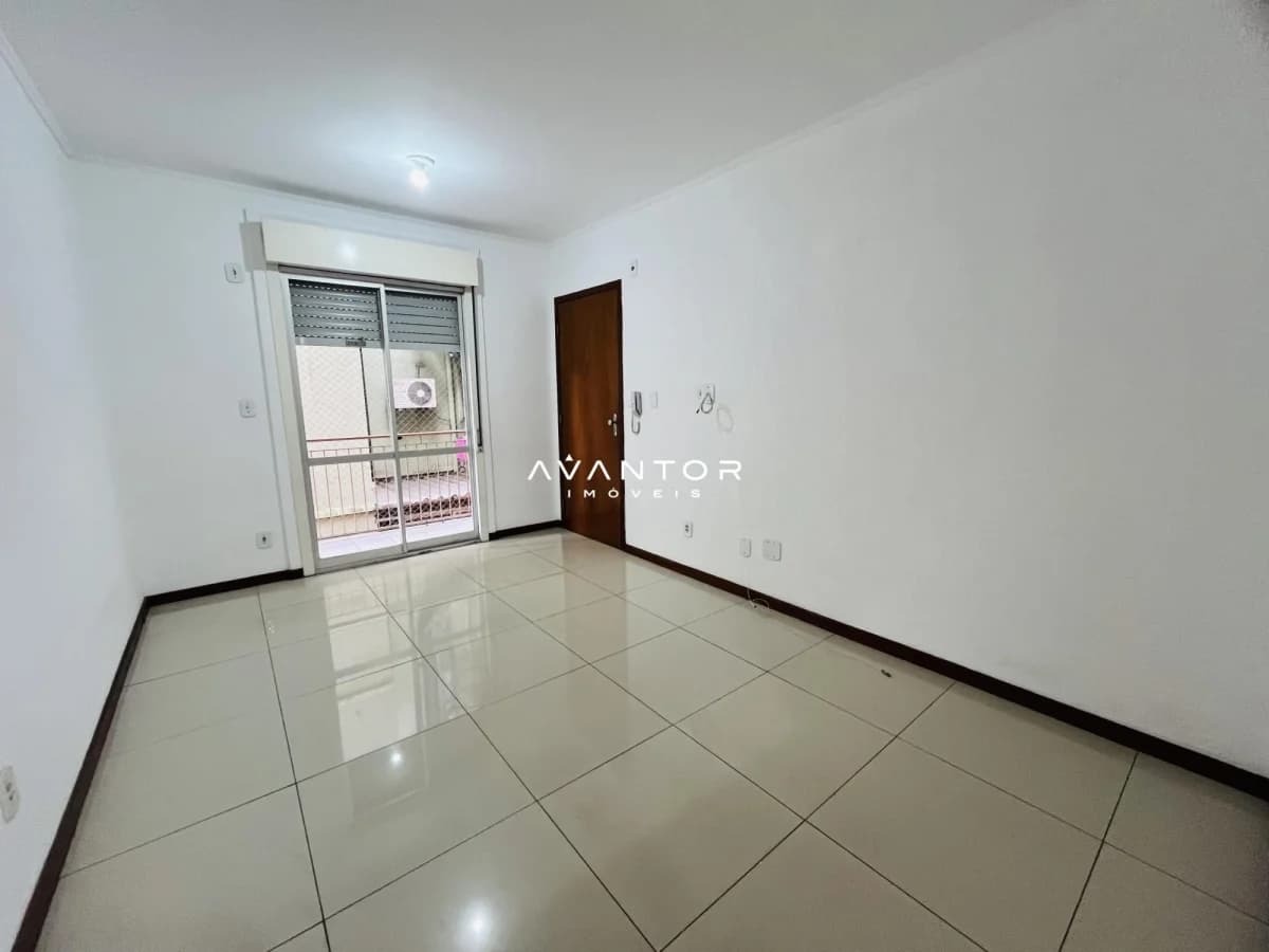 Sala de estar com sacada — Residencial Alcides Carvalho, Nossa Senhora de Fátima, Santa Maria/RS