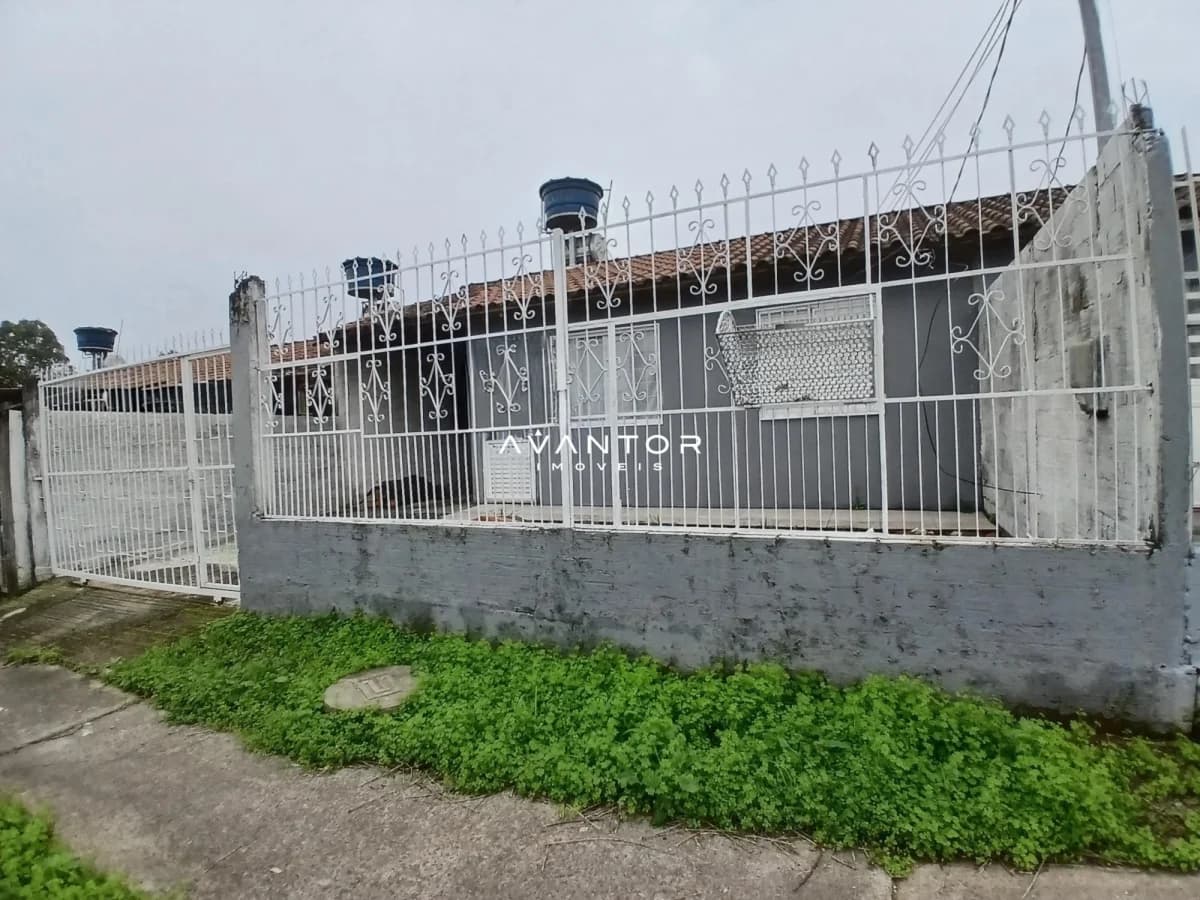 Fachada da casa com portão e muro — Casa com 2 quartos à venda em Diácono João Luiz Pozzobon, Santa Maria/RS