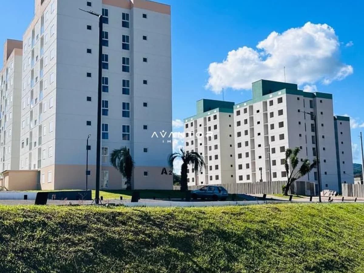 Fachada do condomínio com área externa — Apartamento com 2 quartos à venda em Camobi, Santa Maria/RS
